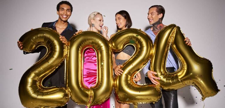 img - four-friends-holding-2024-balloon-numbers